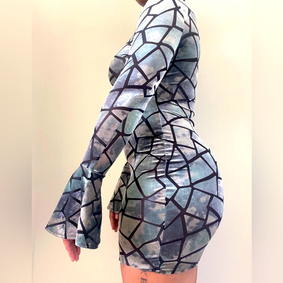Sabora Chrome Diamond Shaped Dress, Size 6 - Picture 2 of 3